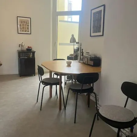 Zentrale Altbauwohnung In *