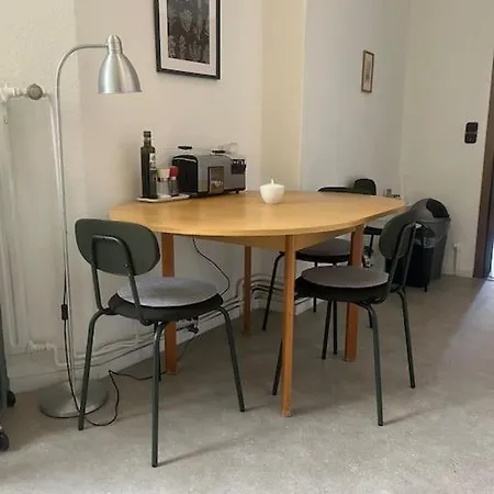 Apartment Zentrale Altbauwohnung In *
