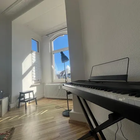 Zentrale Altbauwohnung In Apartment