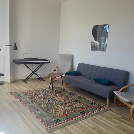Zentrale Altbauwohnung In Apartment *