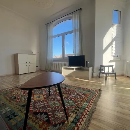 Zentrale Altbauwohnung In Wilhelmshaven