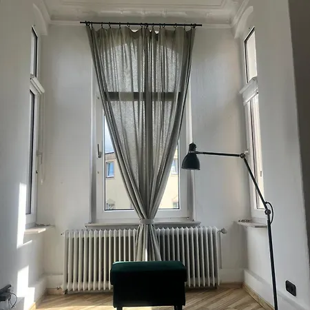 Zentrale Altbauwohnung In Apartment *