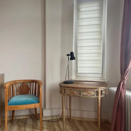 Zentrale Altbauwohnung In *